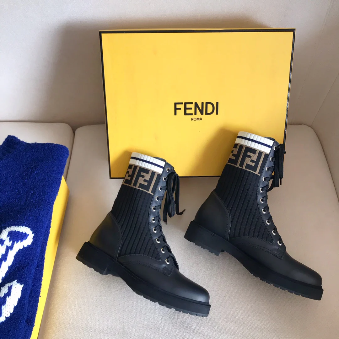 Сапоги Fendi до середины икры со шнуровкой