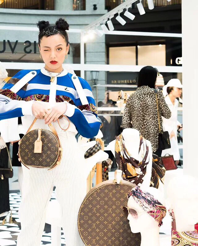 Круглая сумка LV