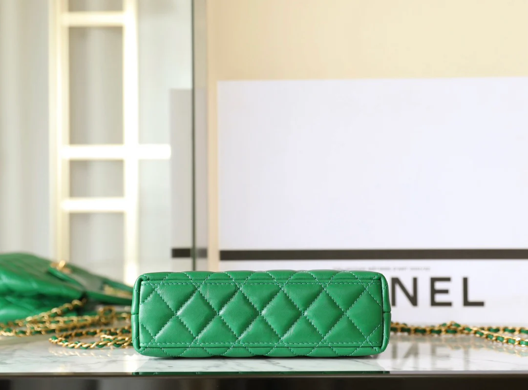 Сумка Chanel Kelly Chain, большая, изумрудно-зеленая.