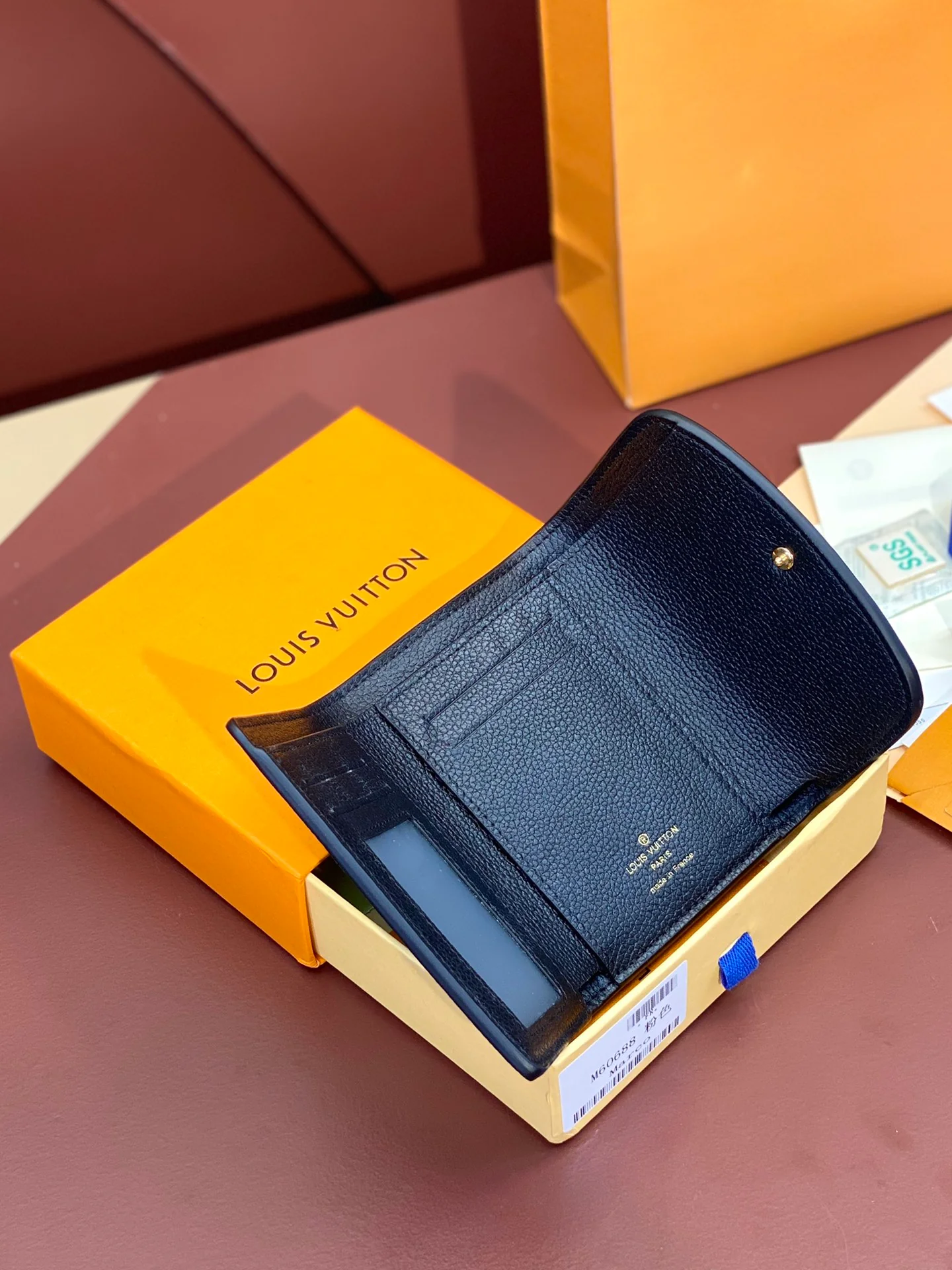 LV-m60688-Короткий кошелек-Черный