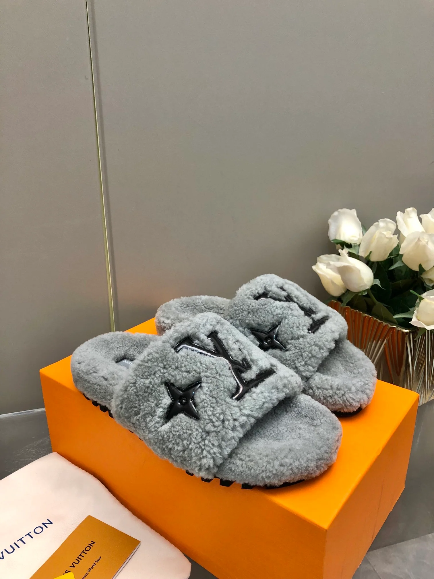 LV-2024 Шерстяные тапочки - Серые - 1