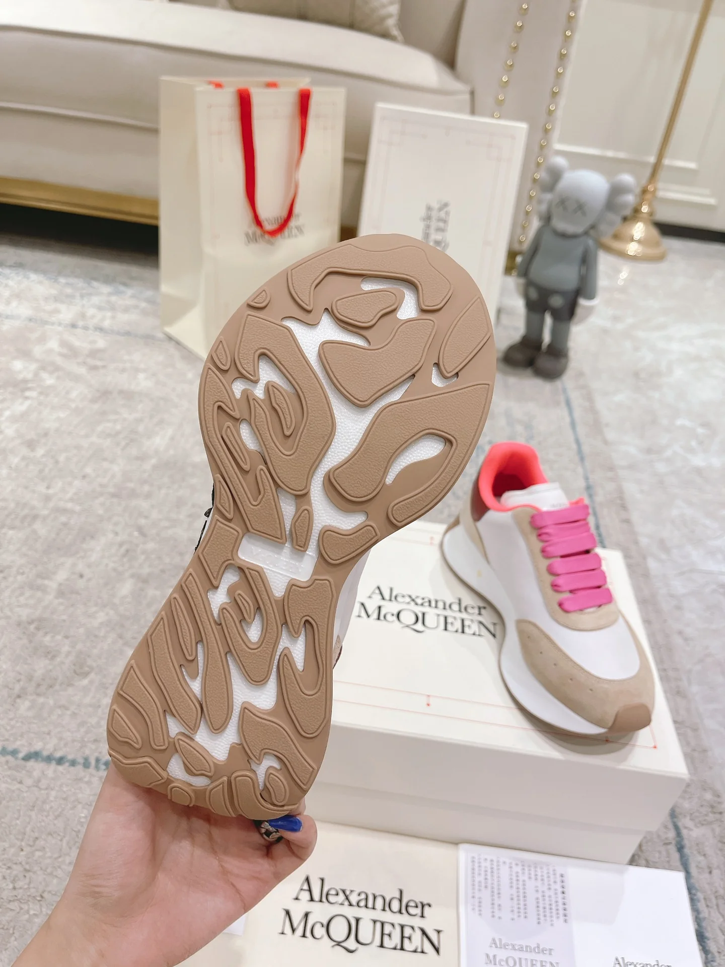 Кроссовки McQueen 2022 года на платформе с буквенным рисунком, белые - унисекс - 1