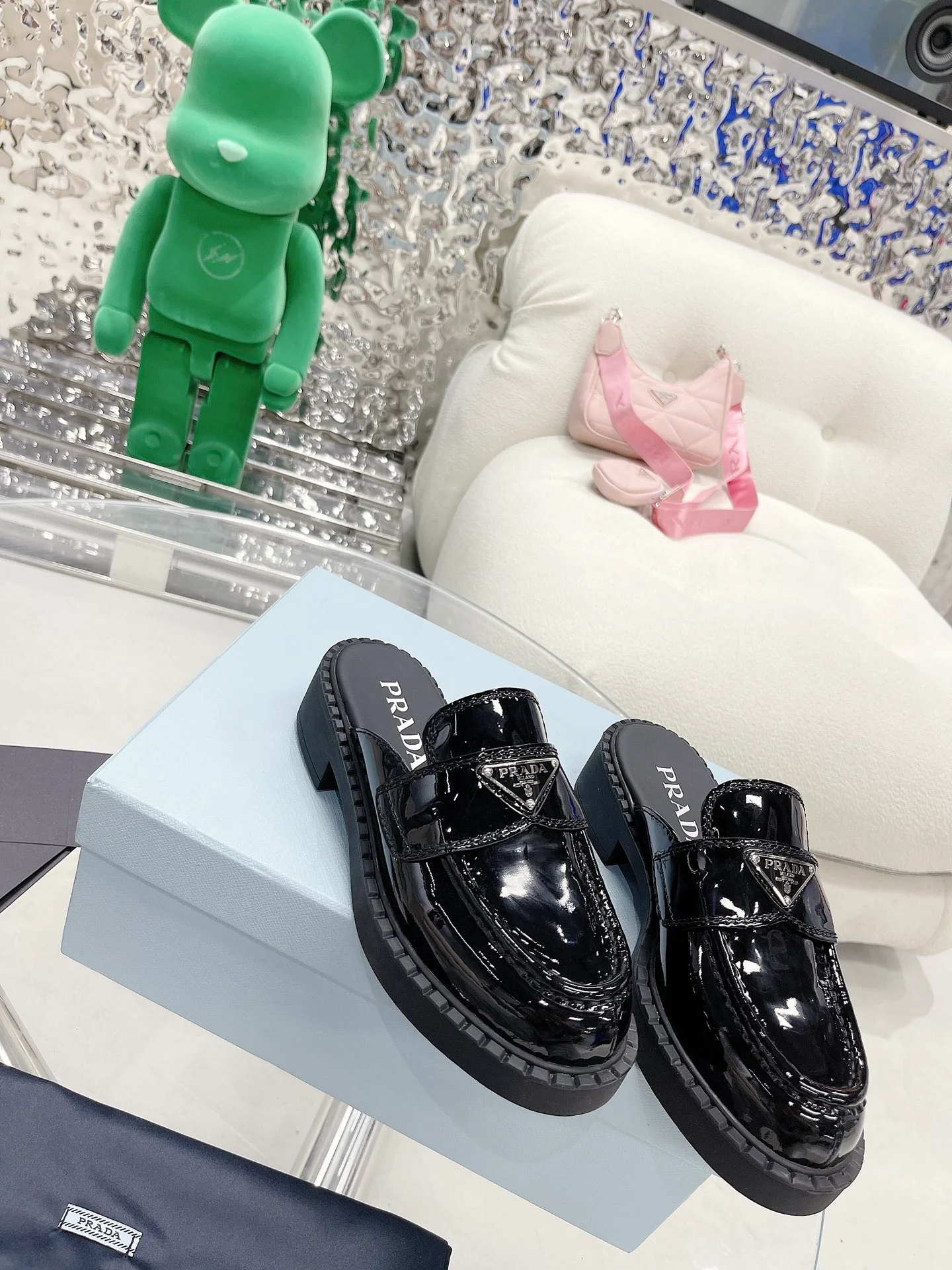 Коллекция Prada 2022 года с подиума - Лоферы на платформе