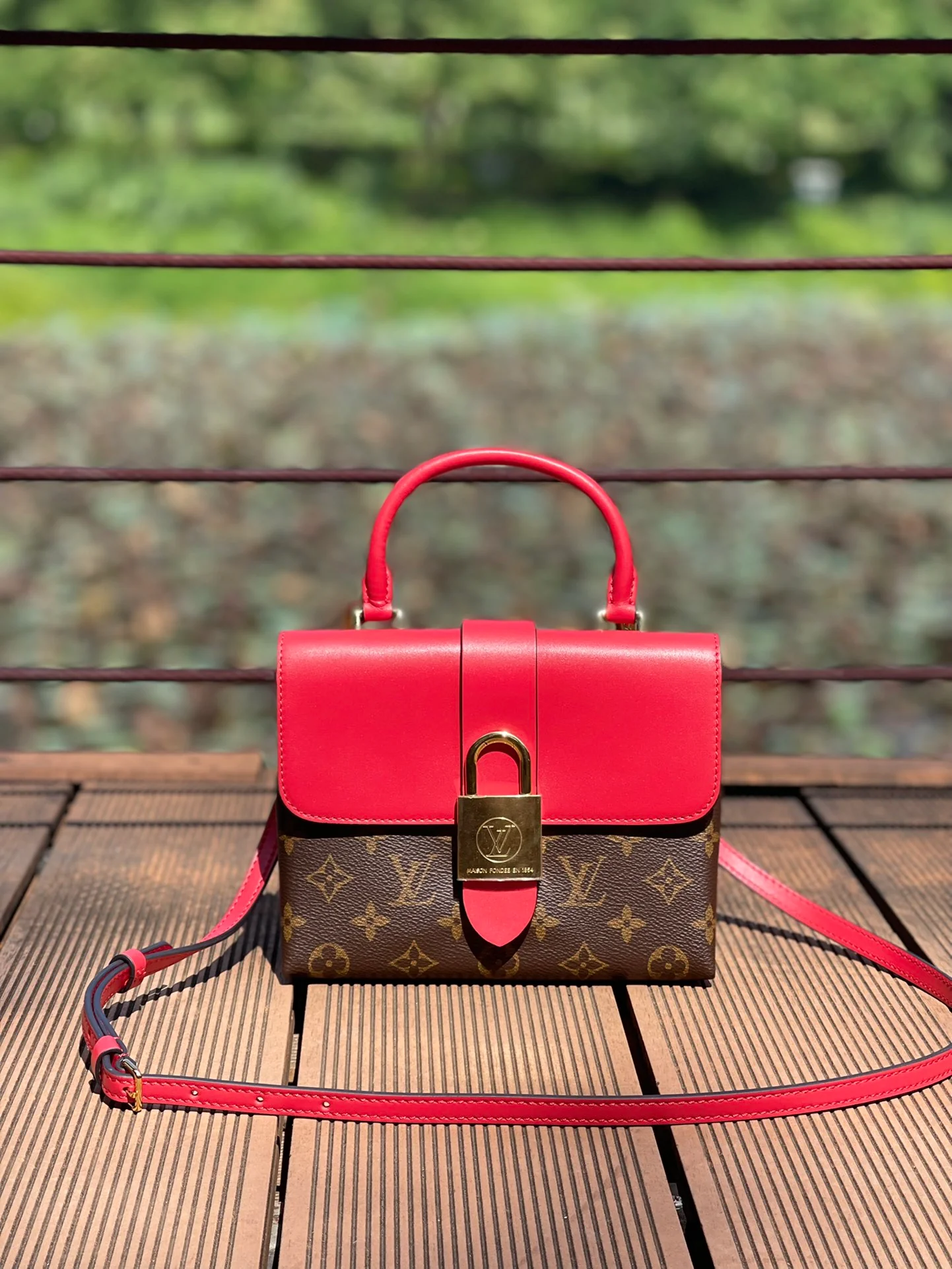 m44322-LV-locky-lock bag-red