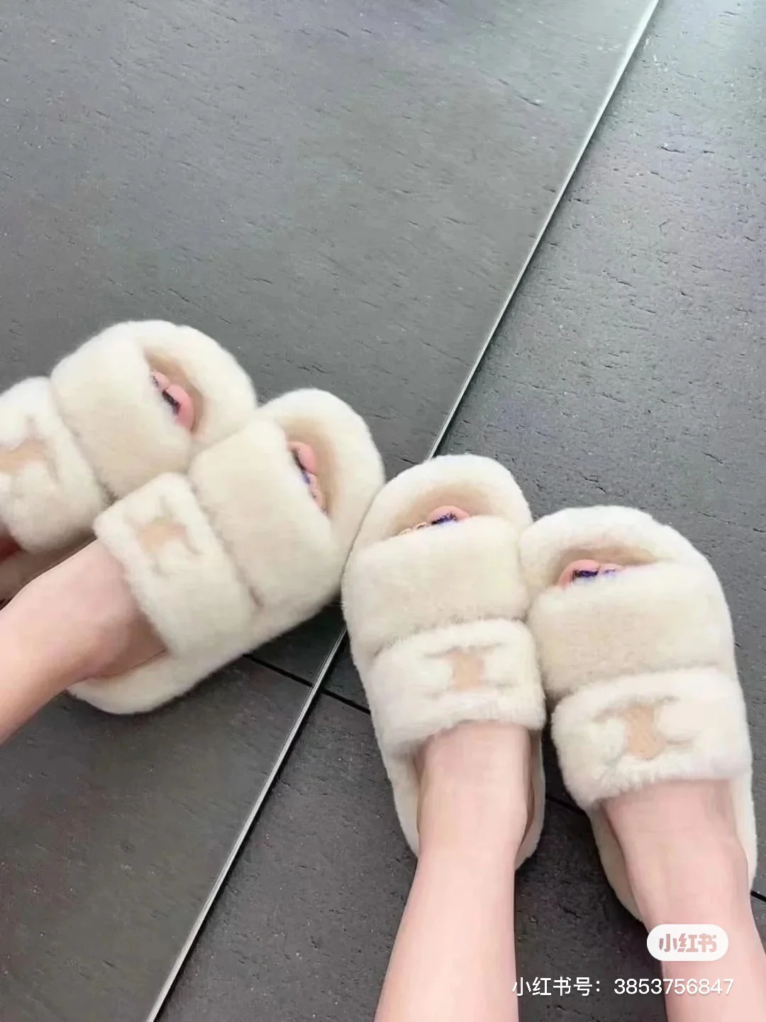 Новинка осенне-зимней коллекции Celine 2023 — Меховые тапочки — Цвет ?слоновая кость?