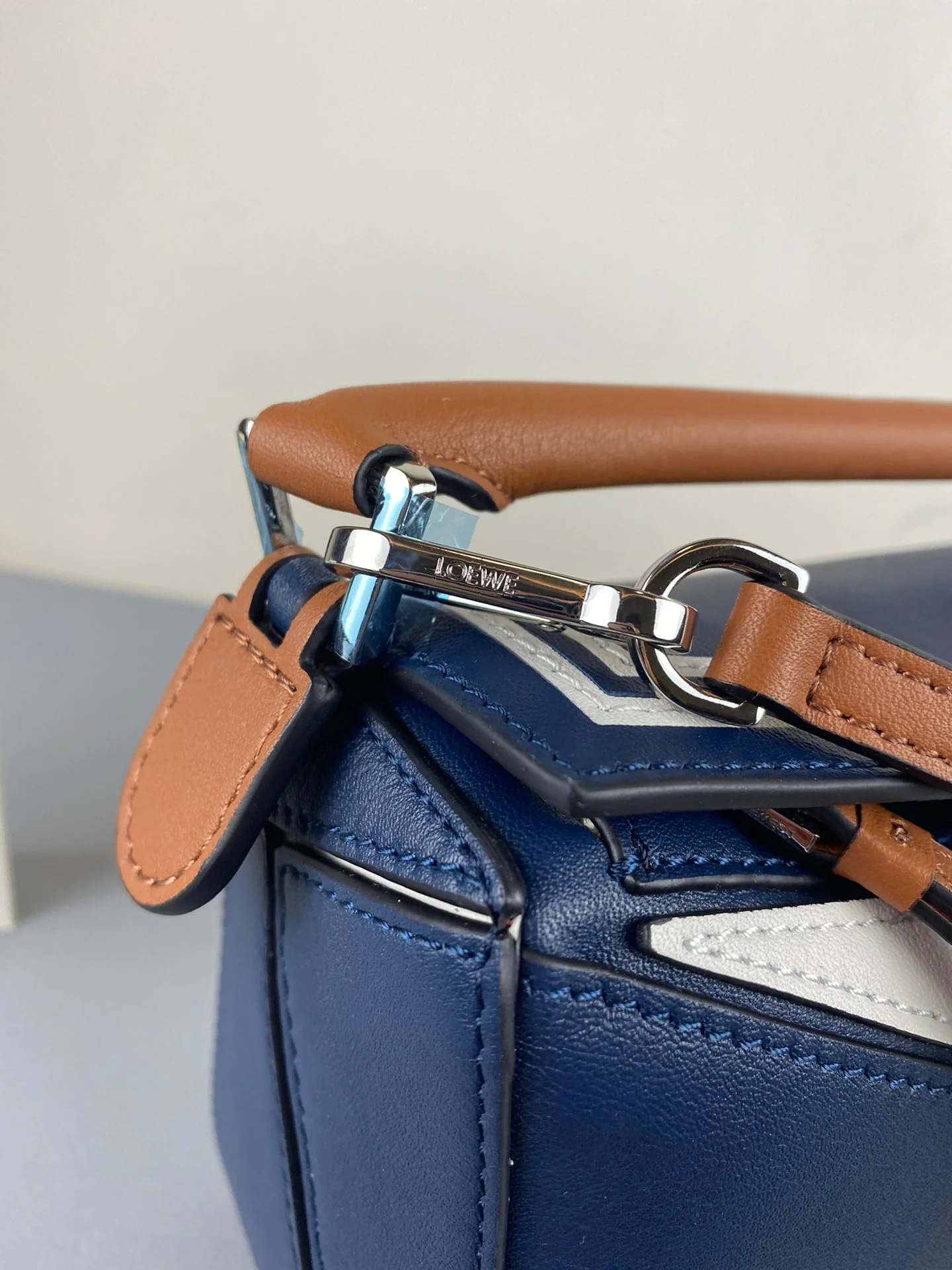 Сумка-пазл Loewe 2020 года, посвященная Китайскому Новому году, мини-версия, из телячьей кожи.