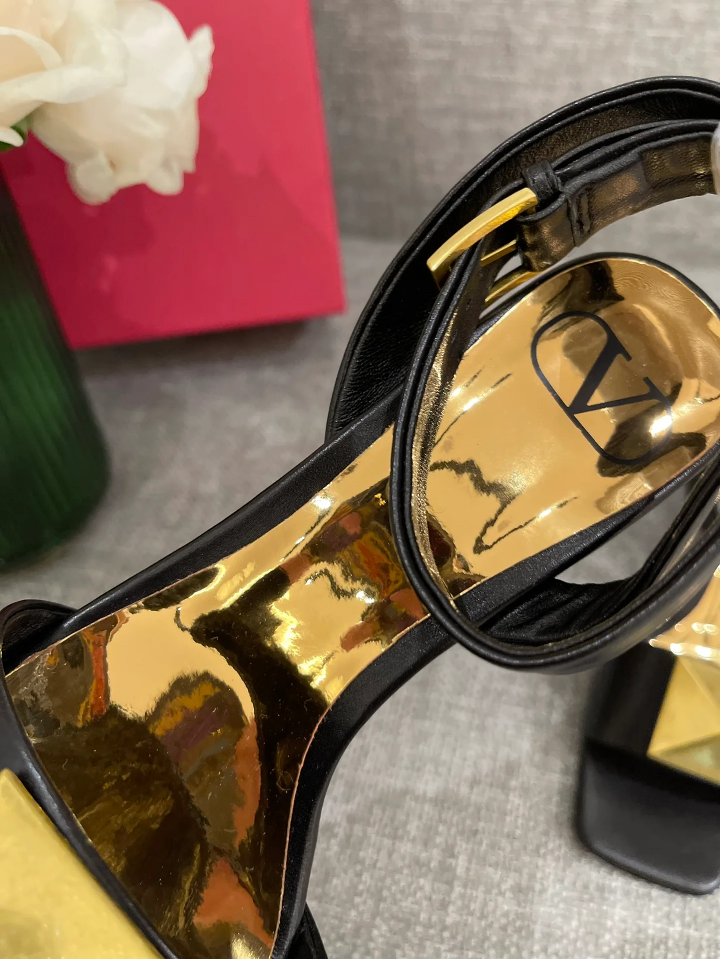 Valentino - Босоножки на массивном каблуке - Черные