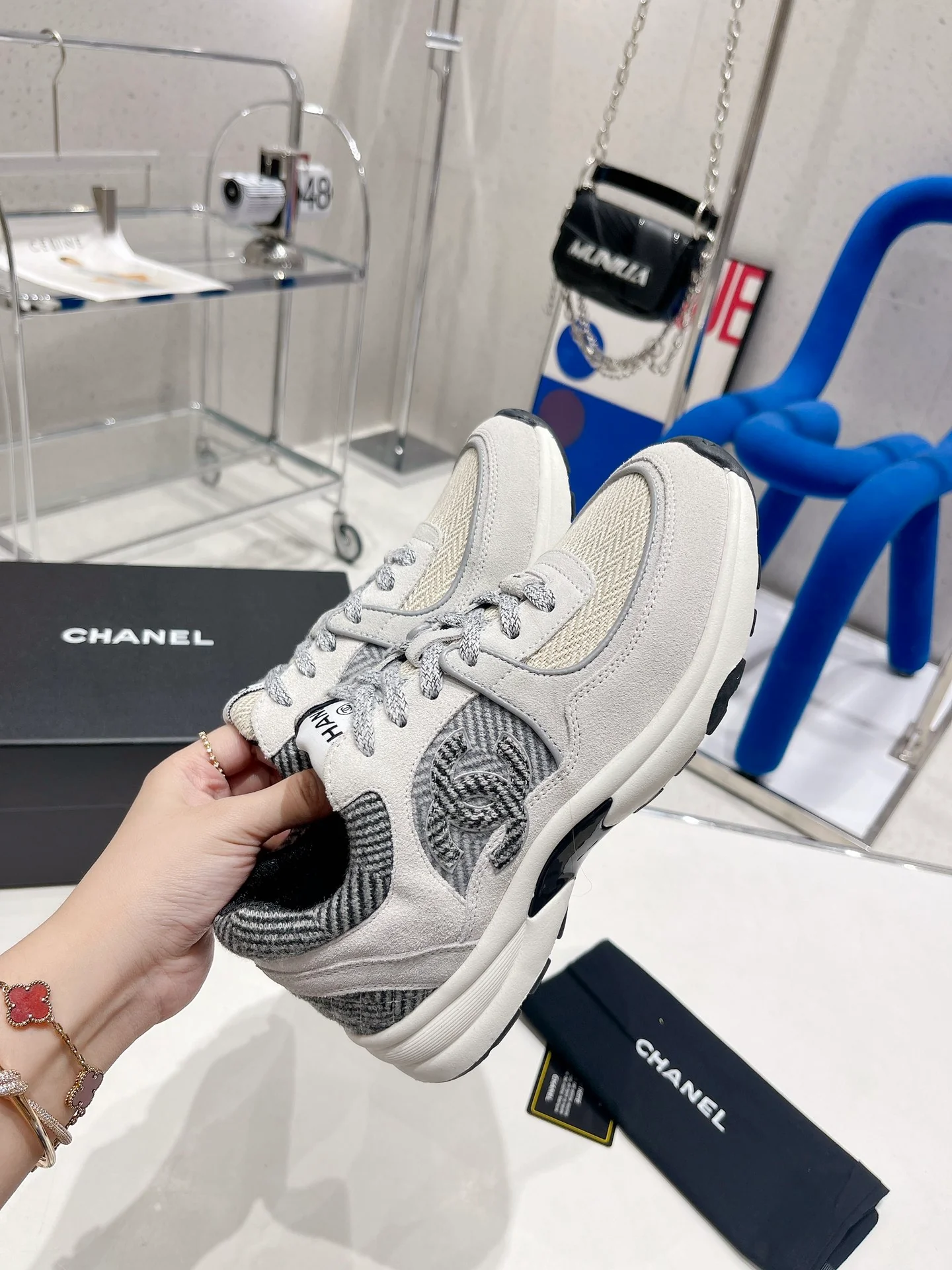 Кроссовки Chanel осень/зима 2022, белые, повседневные.