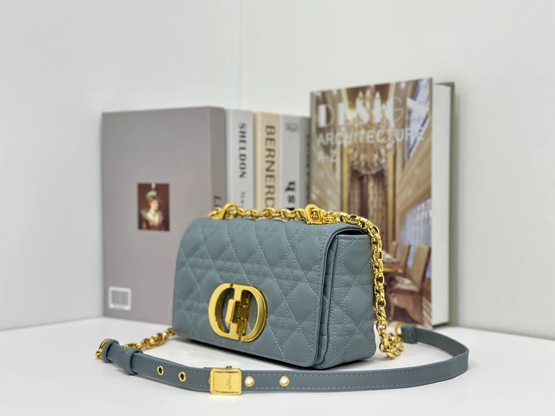 Маленькая сумка Dior Caro на цепочке - синяя - 1 шт.