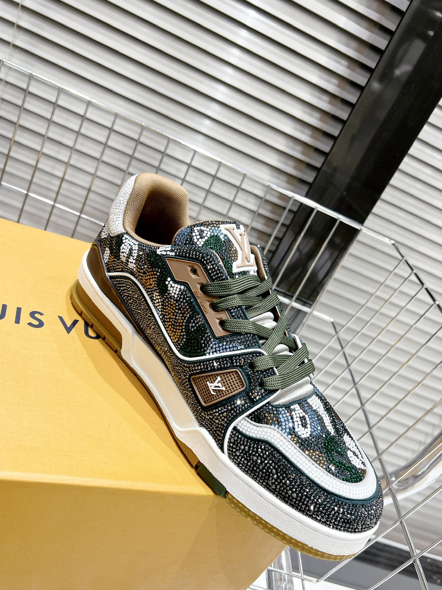 Кроссовки LV Trainer - Скейтбордистские кроссовки - Глянцевые с узором, черные - Унисекс