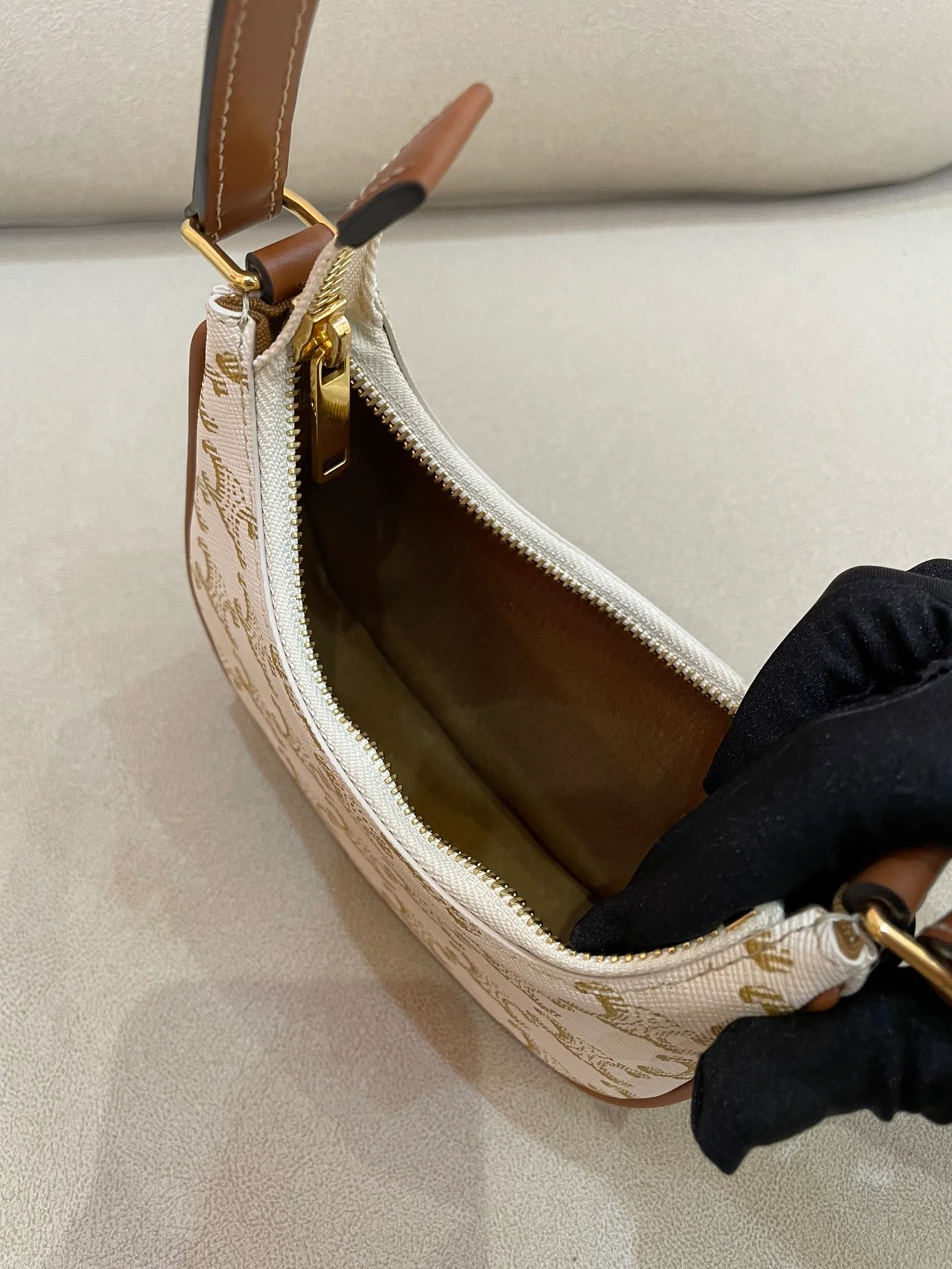 Новая сумка Celine Ava с цепочкой, модель 196 Monogram, 2022 год.