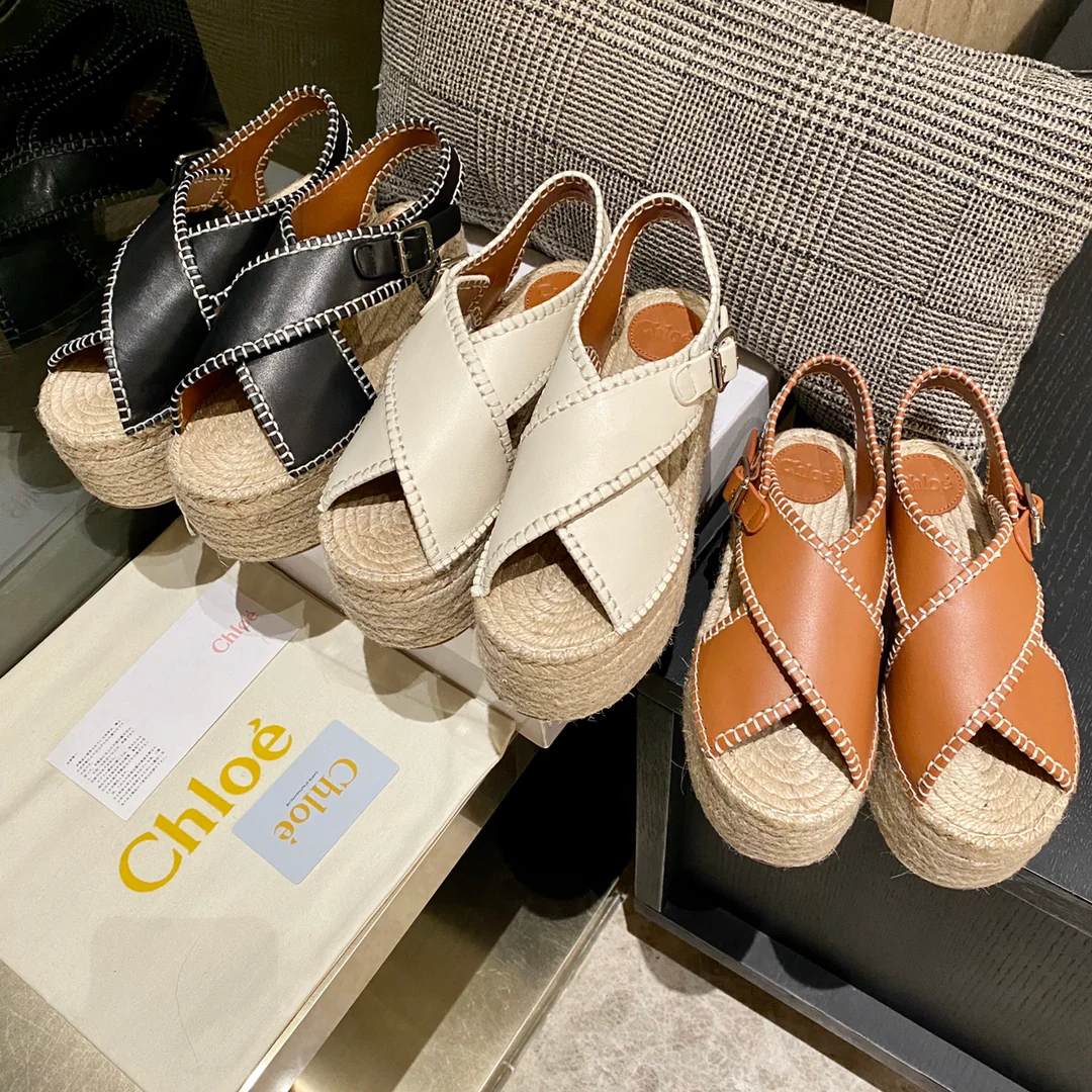 Chloe - Босоножки в римском стиле из кожи через плечо - Размеры 35-40 - Изображение из коллекции