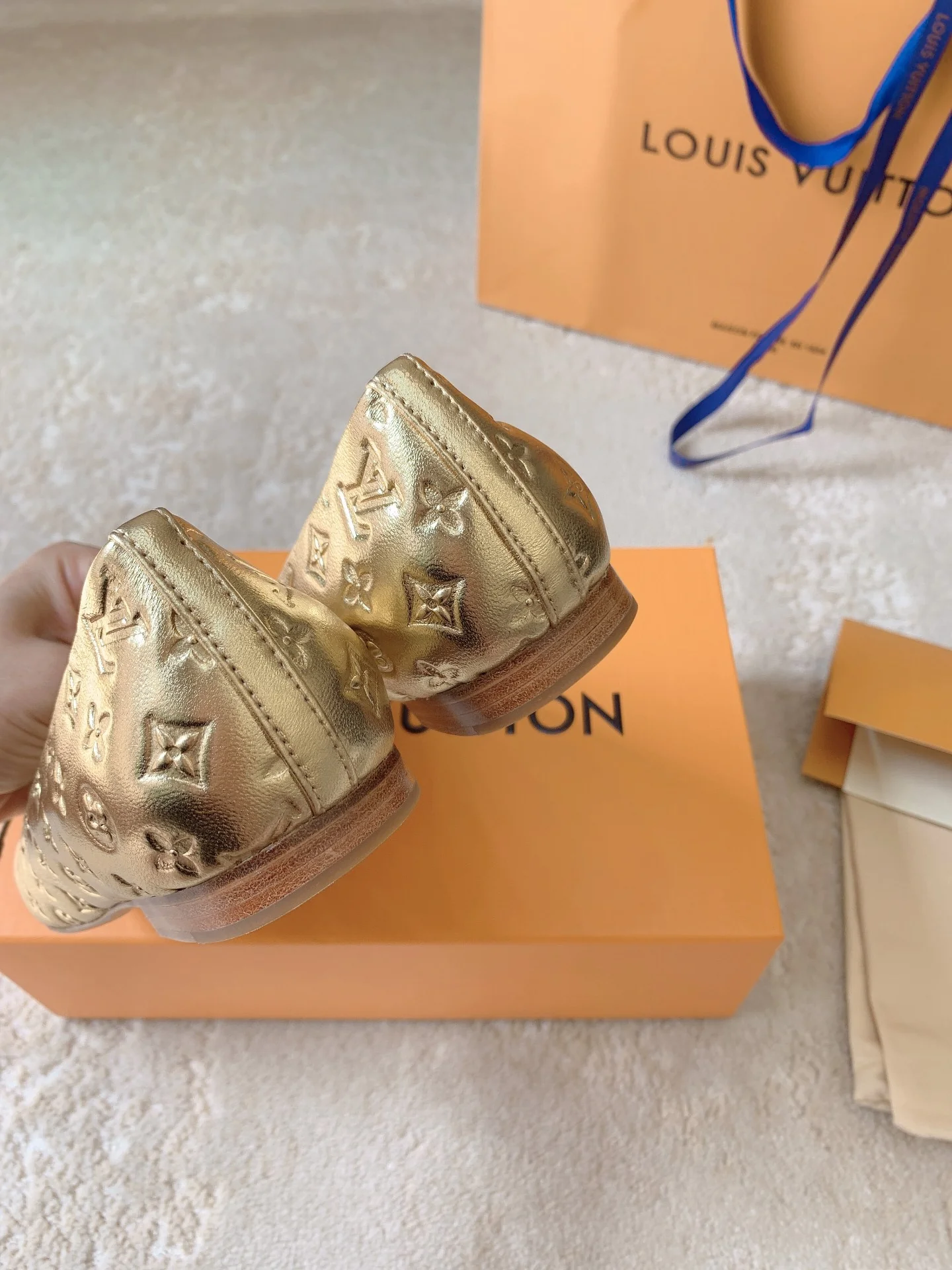 Новинка сезона весна/лето 2023 от LV - Балетки - Золотистые