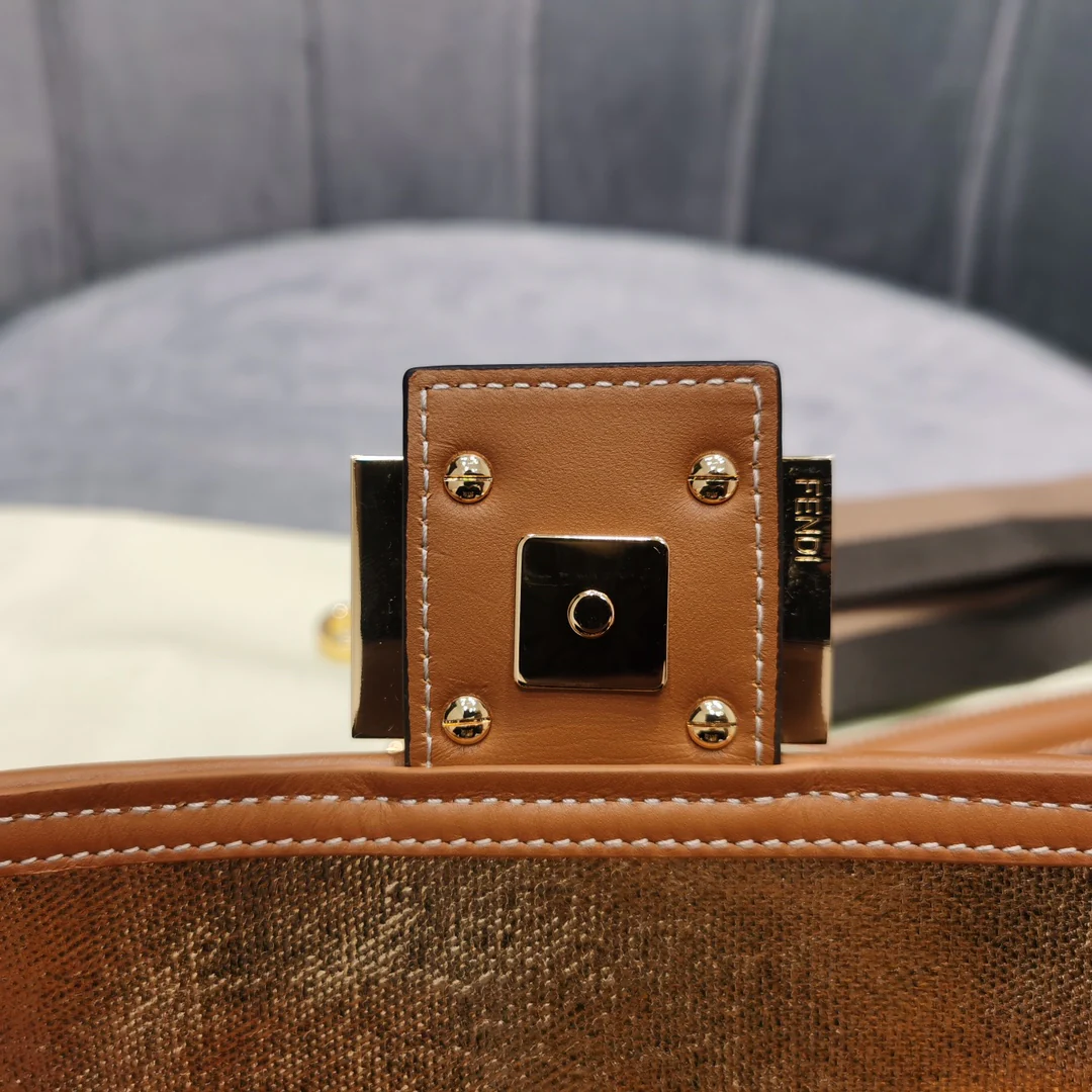 Сумка Fendi Baguette Medium Denim Bag