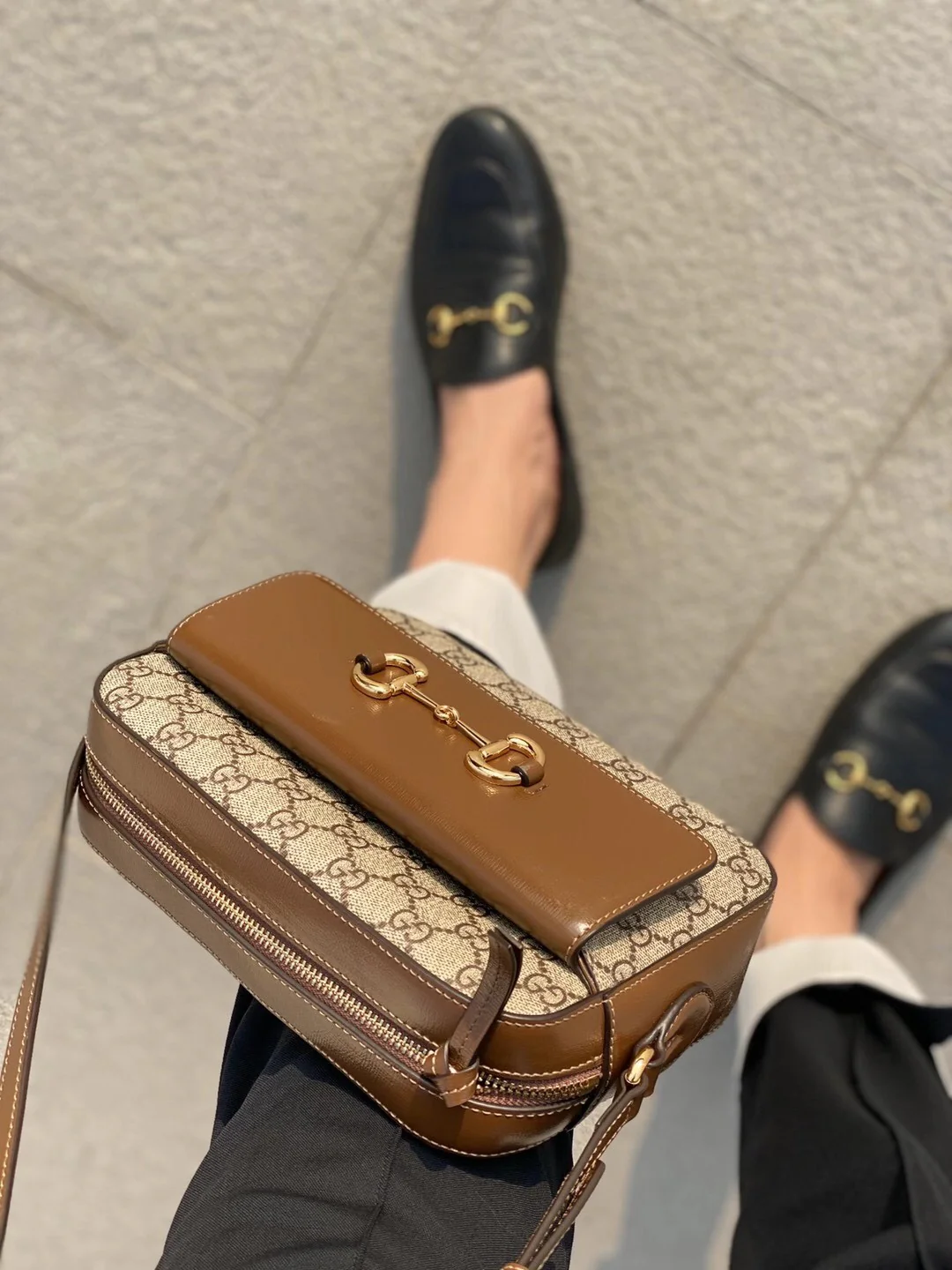 Сумка для фотоаппарата Gucci 1955 с пряжкой в ??виде подковы