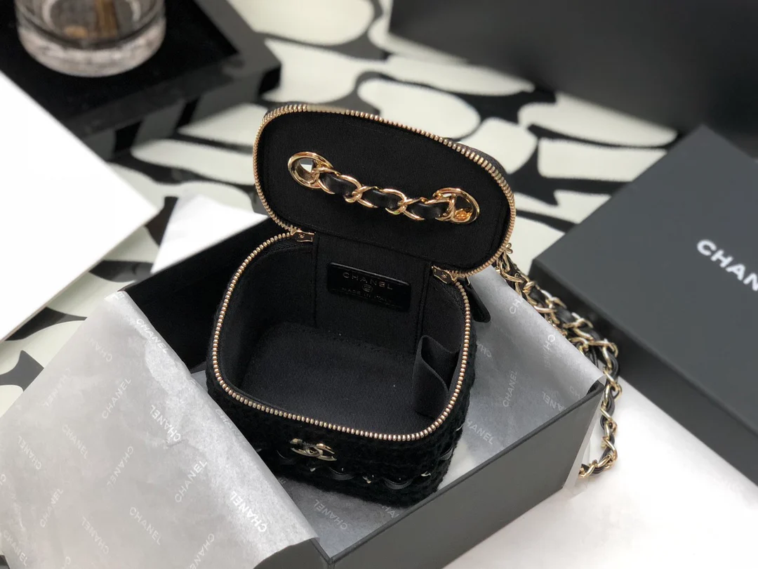 Новинка весеннего сезона 2022 года от Chanel - Woven Box - Черный