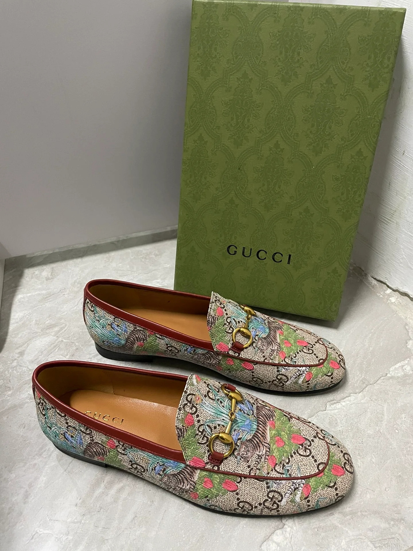 Лоферы из новогодней коллекции Gucci 2022 года