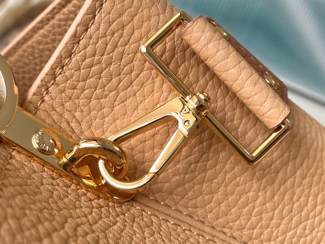 m23058-LV-capucines-коричневый с коричневыми отверстиями от гвоздей-средний