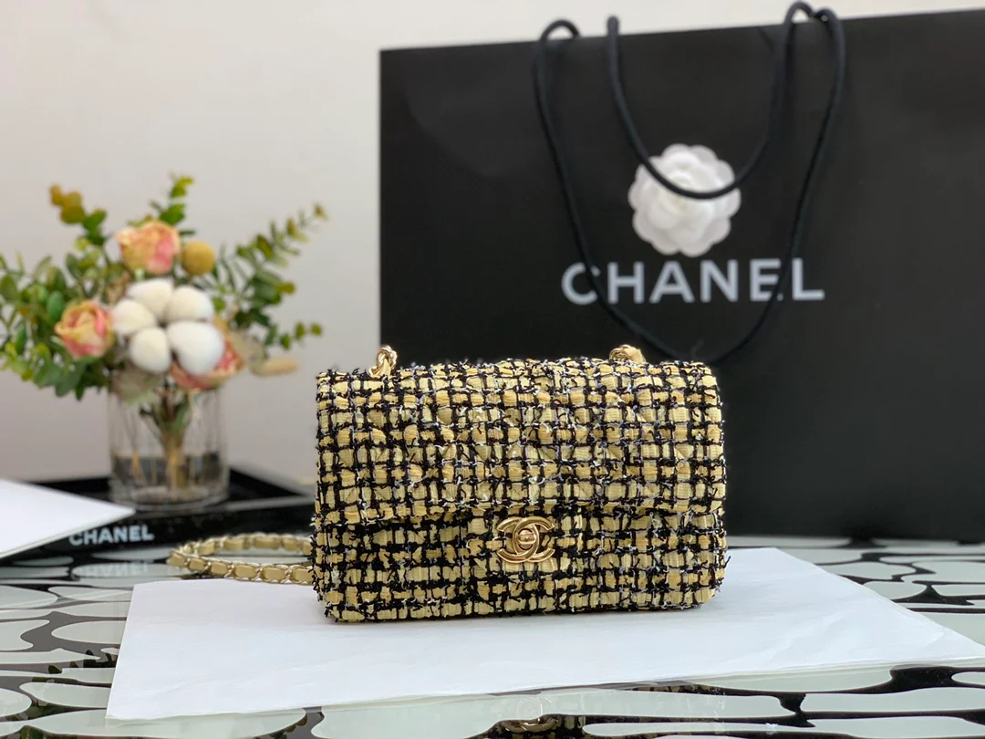 Лимитированная серия Chanel 2022 года, шерстяная сумка с клапаном - 20 см