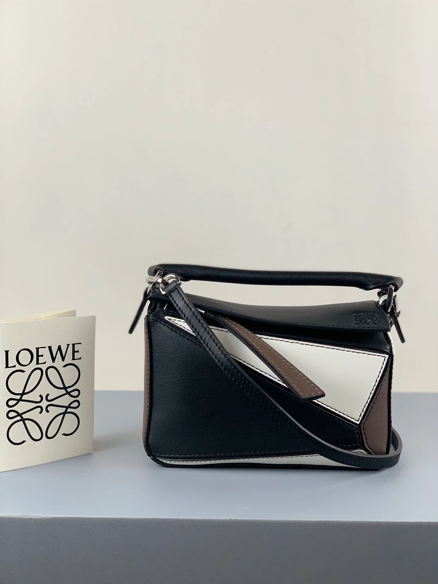 Мини-сумка Loewe Puzzle Bag из телячьей кожи - 5