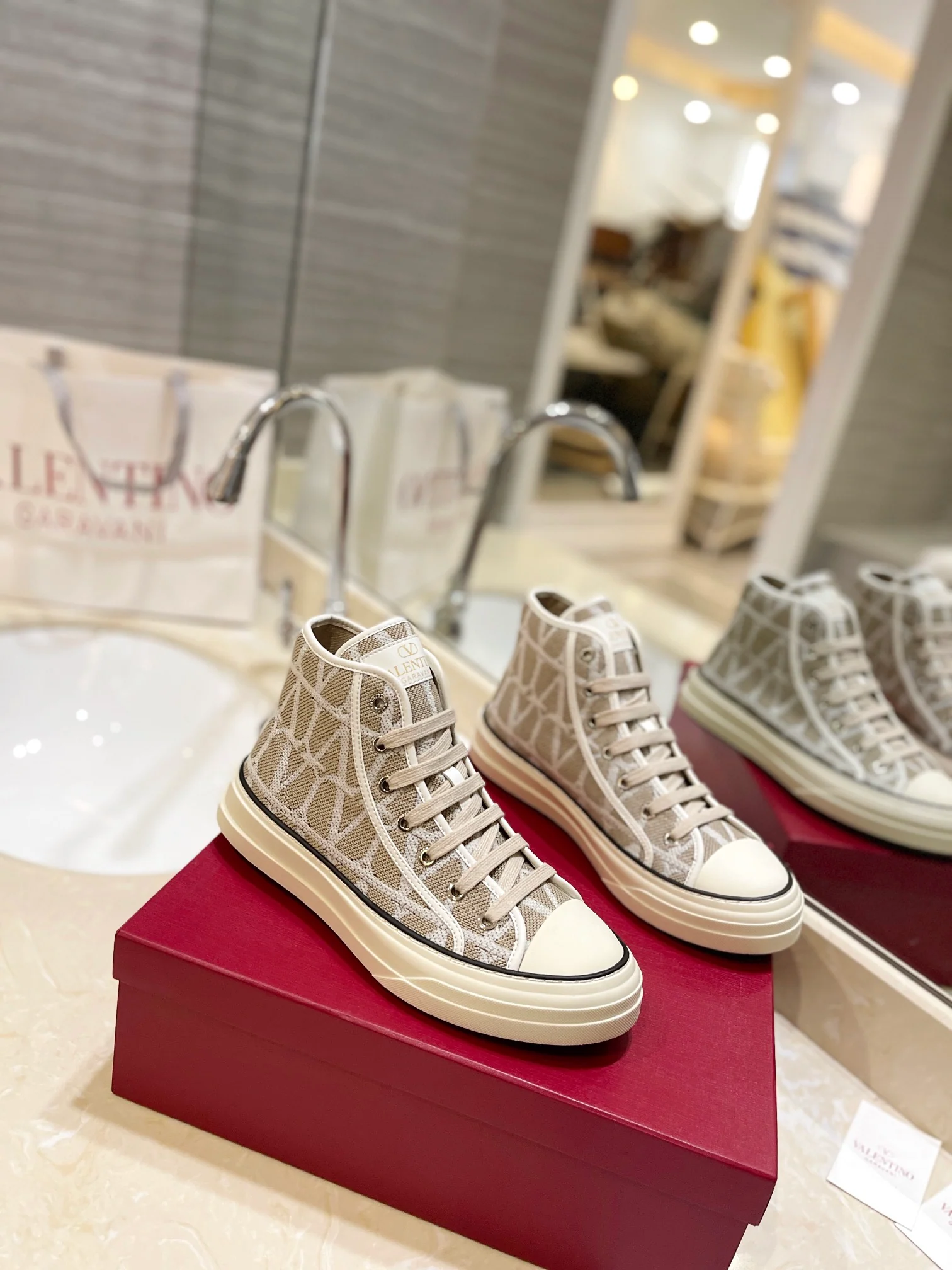 Кеды Valentino средней высоты, повседневная обувь унисекс, абрикосовый цвет.