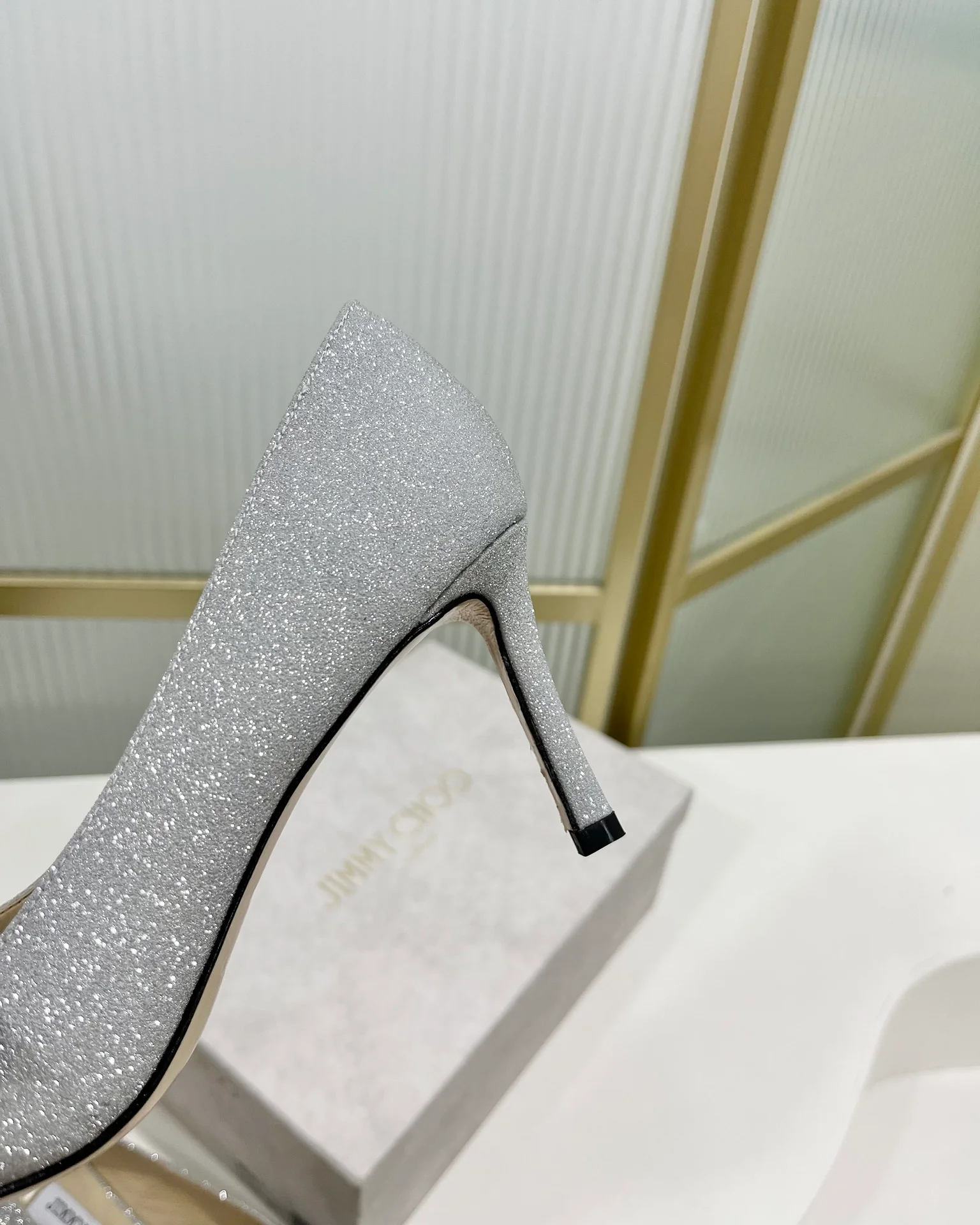 Jimmy - Новинка 2023 года - Туфли на высоком каблуке с острым носком и принтом из тесьмы - 6 см - Серебристые