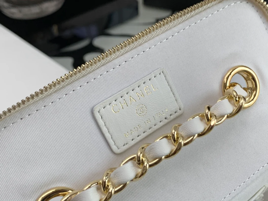 Новинка весны 2022 года от Chanel - Плетеный квадратный узор - Белый