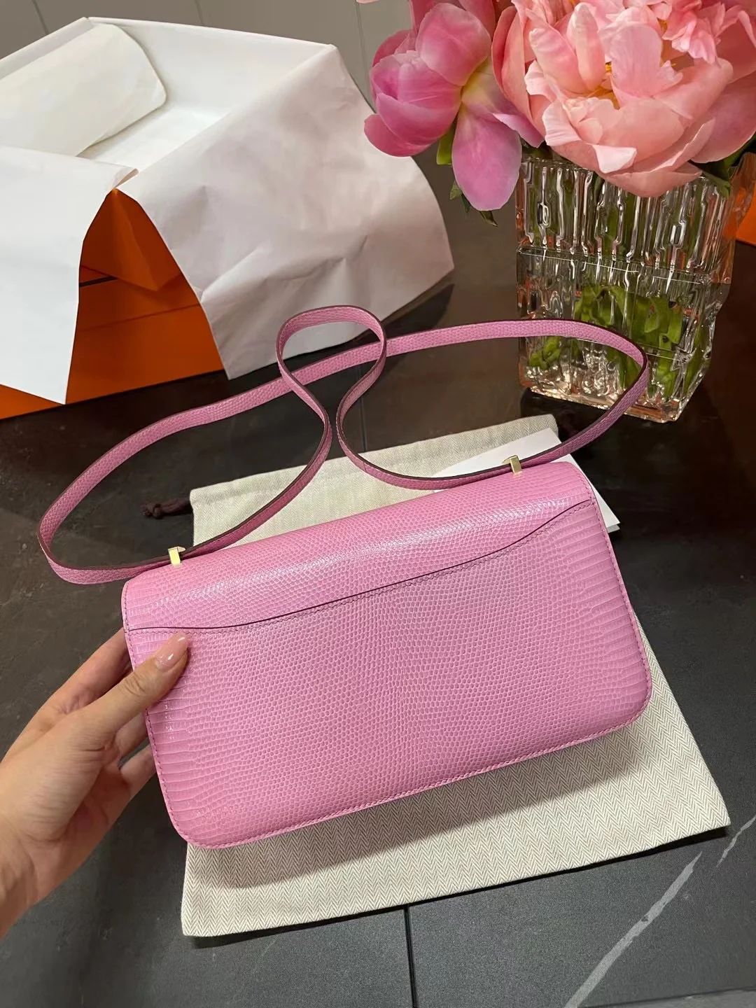 Пряжка Hermes Constance 26 Elan с изображением ящерицы и розовым золотом