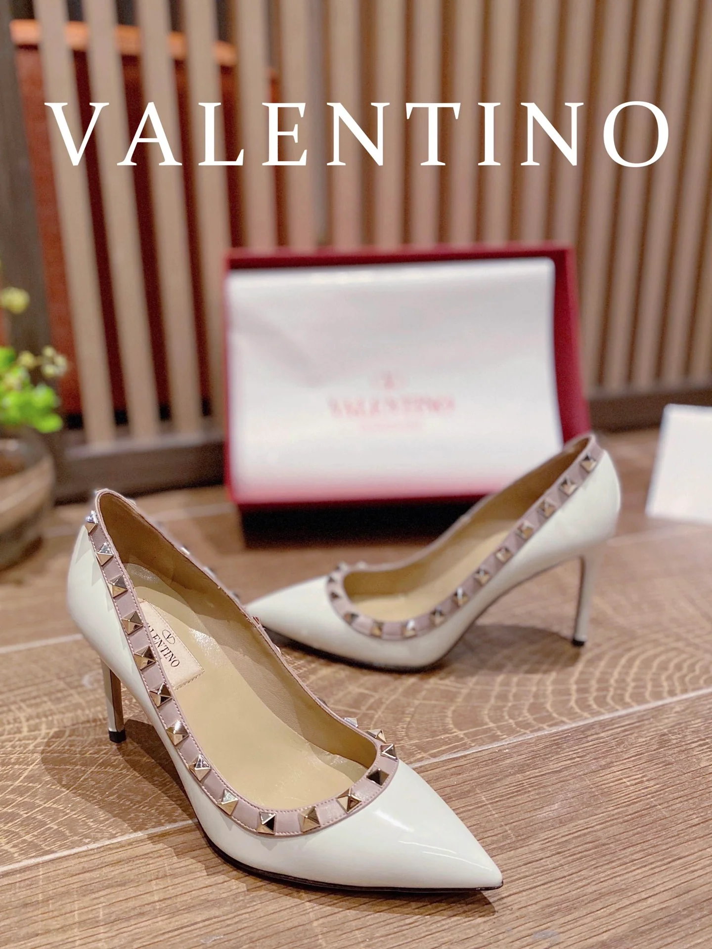 Классические туфли на высоком каблуке Valentino - белые