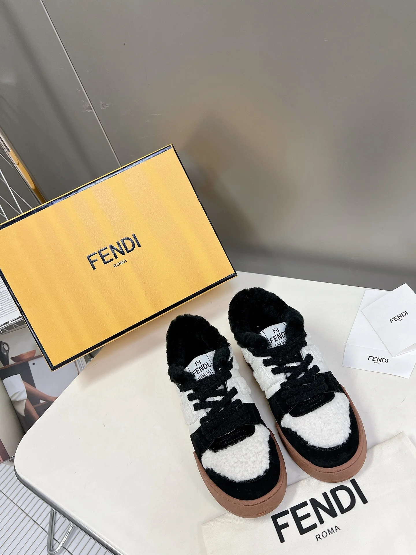 Кроссовки Fendi 22ss из овечьей шерсти, повседневные, черные.