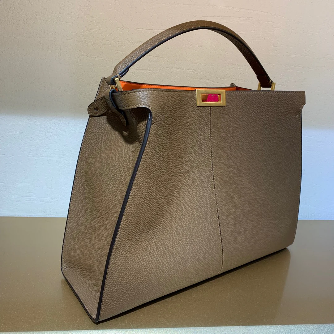 Большая коричневая кожаная сумка Fendi Peekaboo Lite