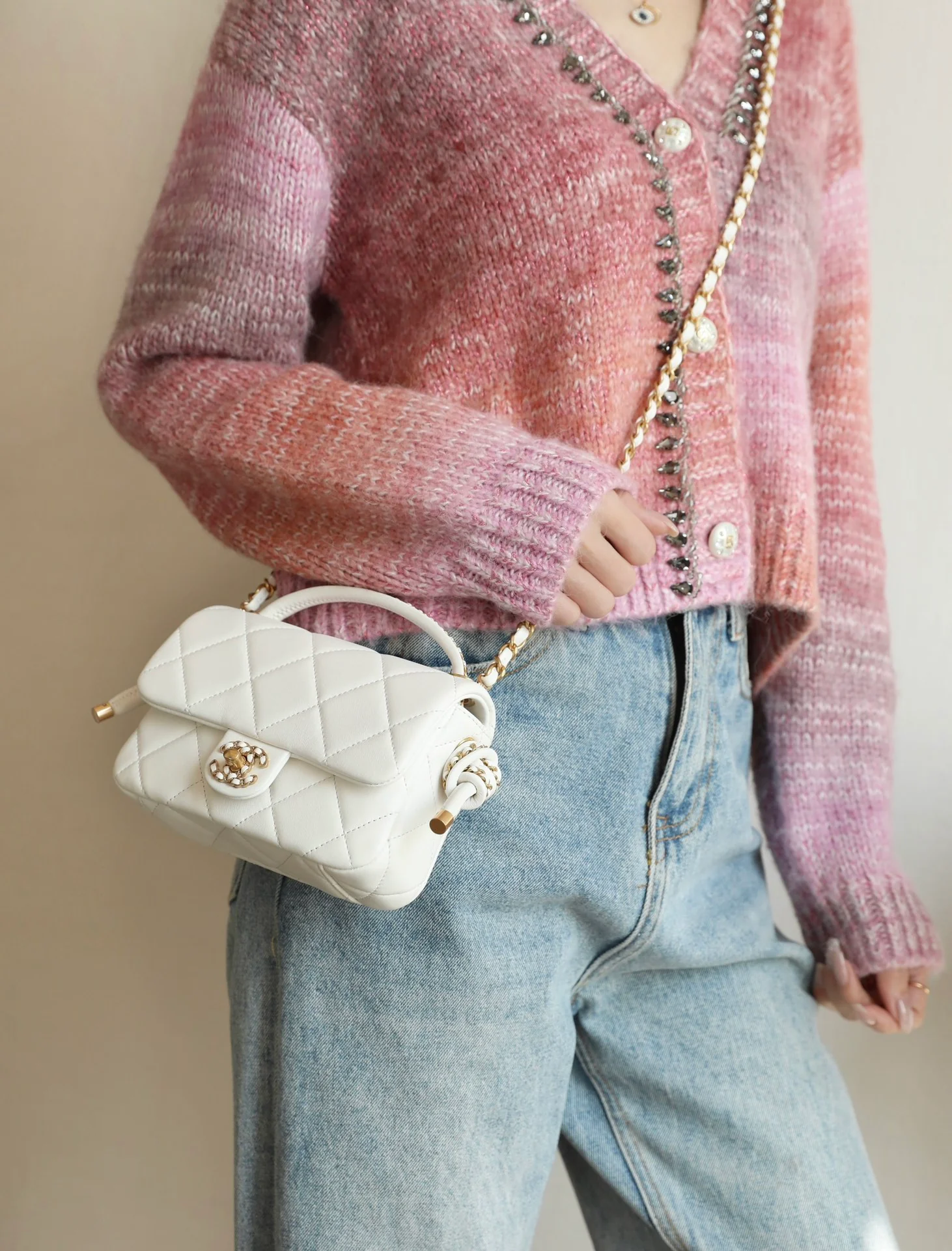 Chanel 25c - Мини-сумочка с узлом и клапаном - Белая с золотой фурнитурой