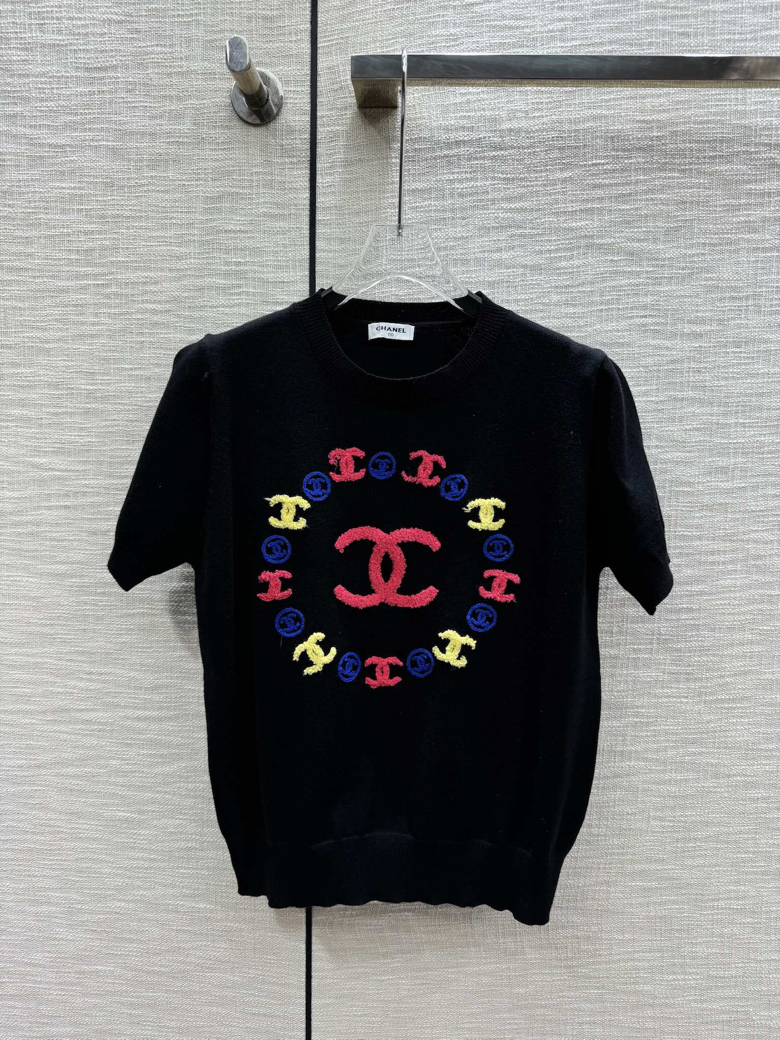 Футболка Chanel 2403 Double C Knit с коротким рукавом - черная