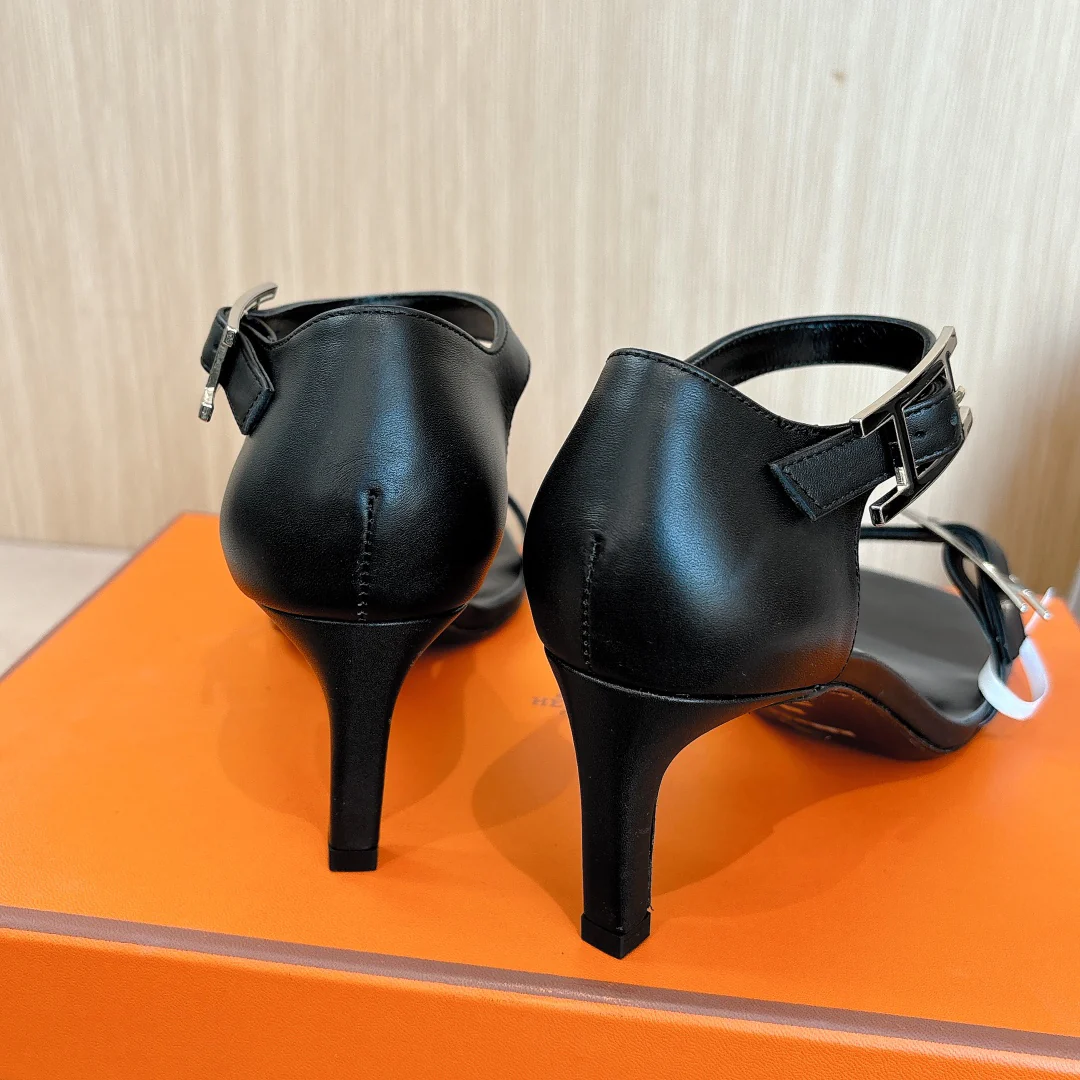 Босоножки на высоком каблуке Hermes 2024 - черные