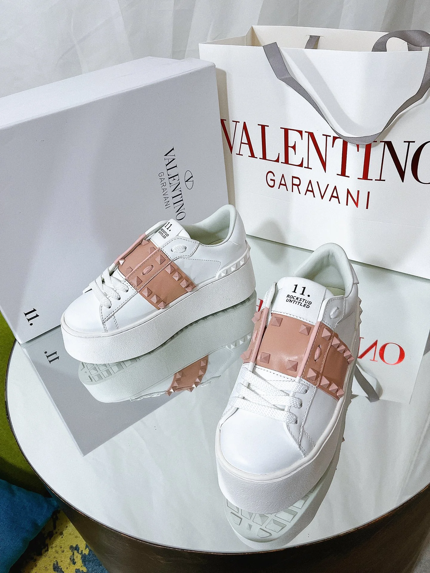 Белые повседневные кроссовки на платформе Valentino - розовые