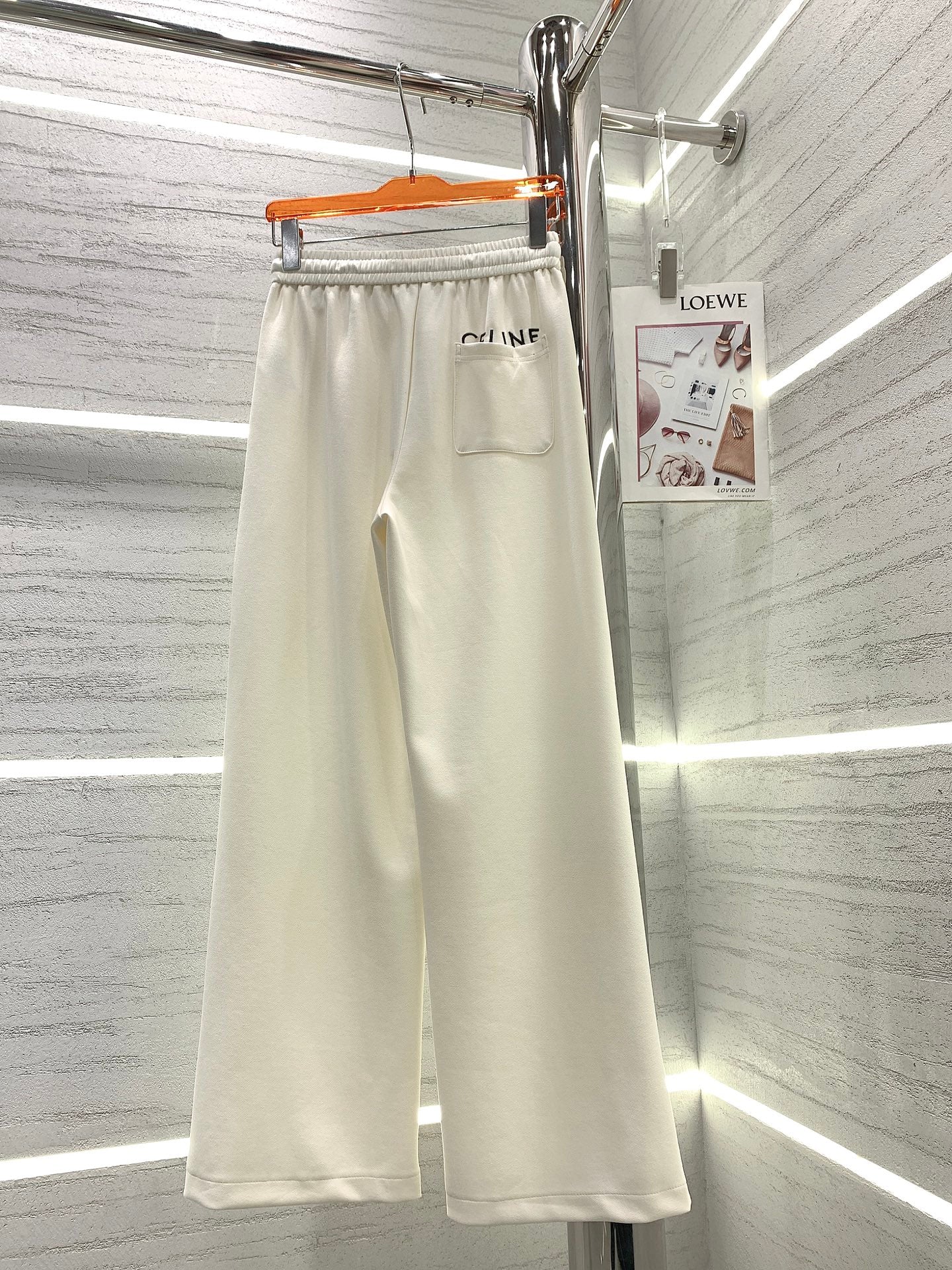 Celine-2403 Новые повседневные брюки с широкими штанинами и вышитой этикеткой, плиссированным дизайном.