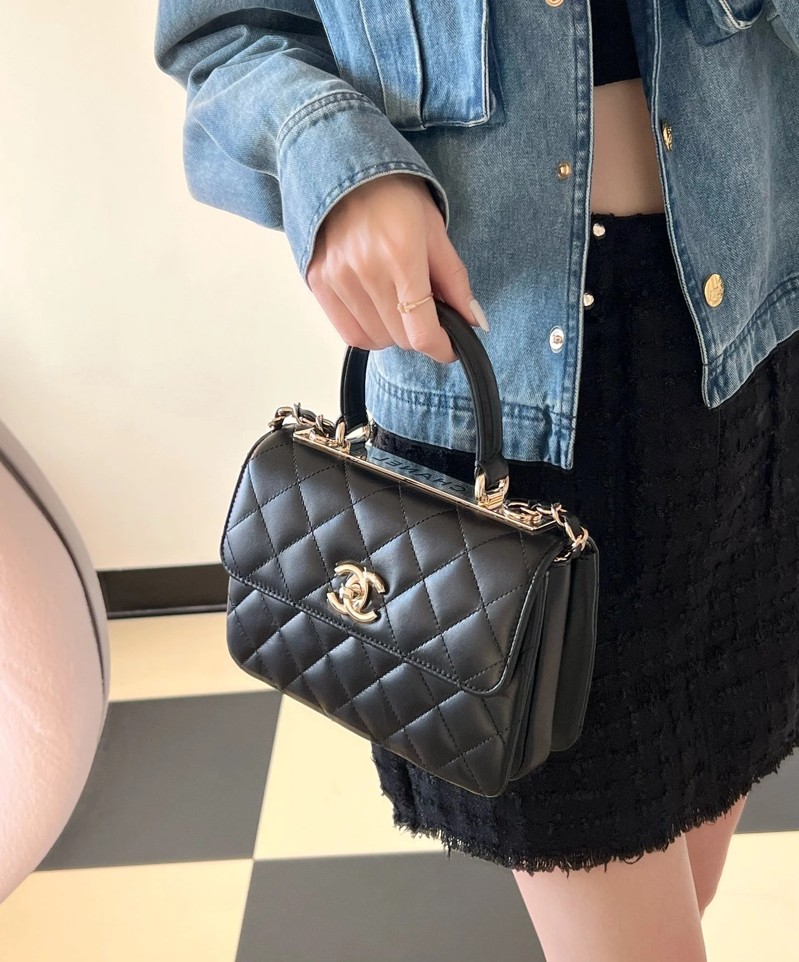 Трехслойная сумка Chanel - маленькая - черная - фурнитура из светлого золота