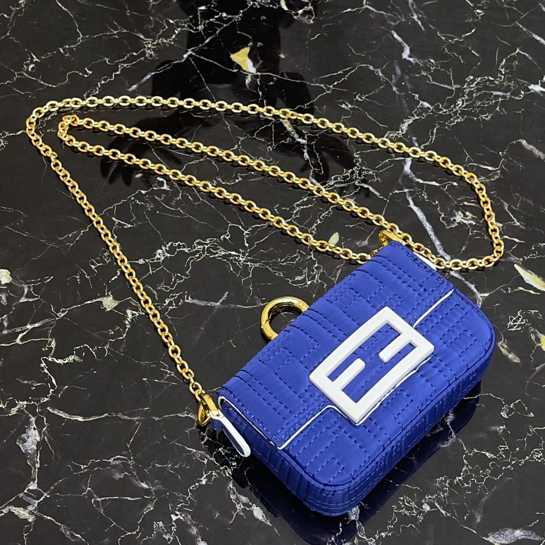 Маленькая синяя сумка-багет Fendi Baguette Nano