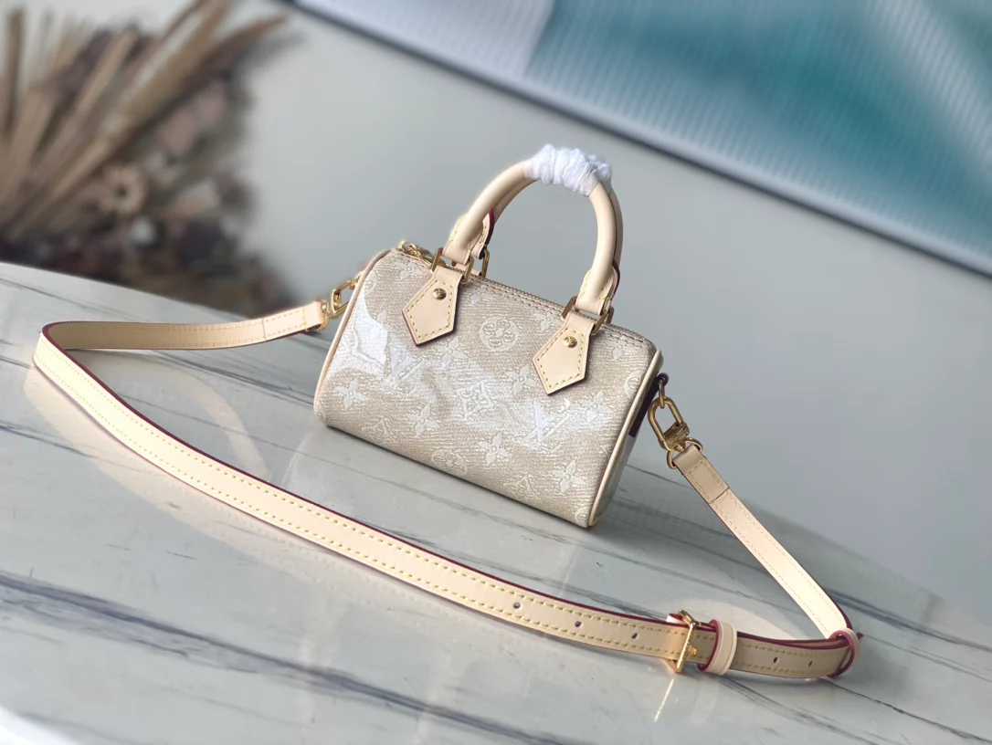 m82242-LV-nano-speedy сумка