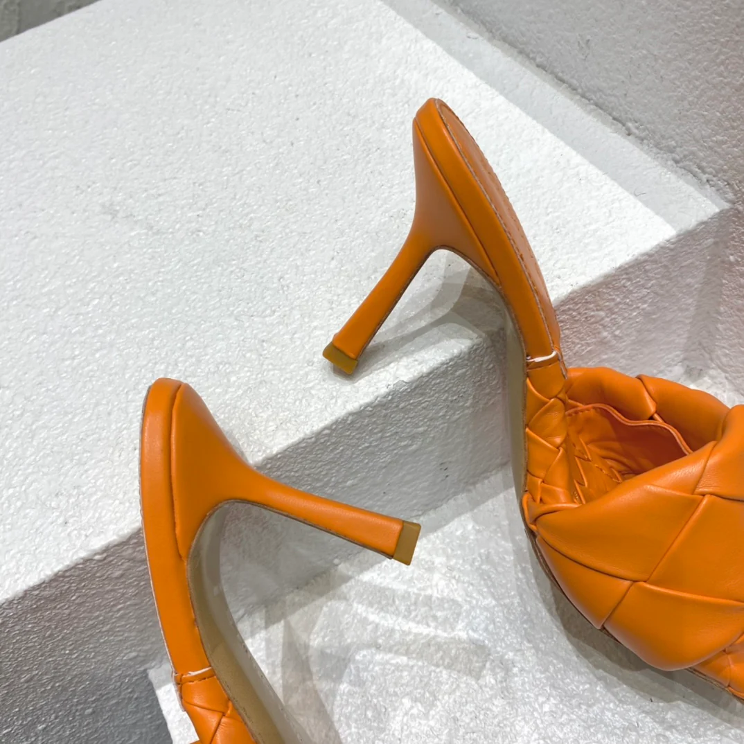 Новинка сезона весна/лето 2021 от BV - Плоские плетеные сандалии на шпильке - Оранжевые