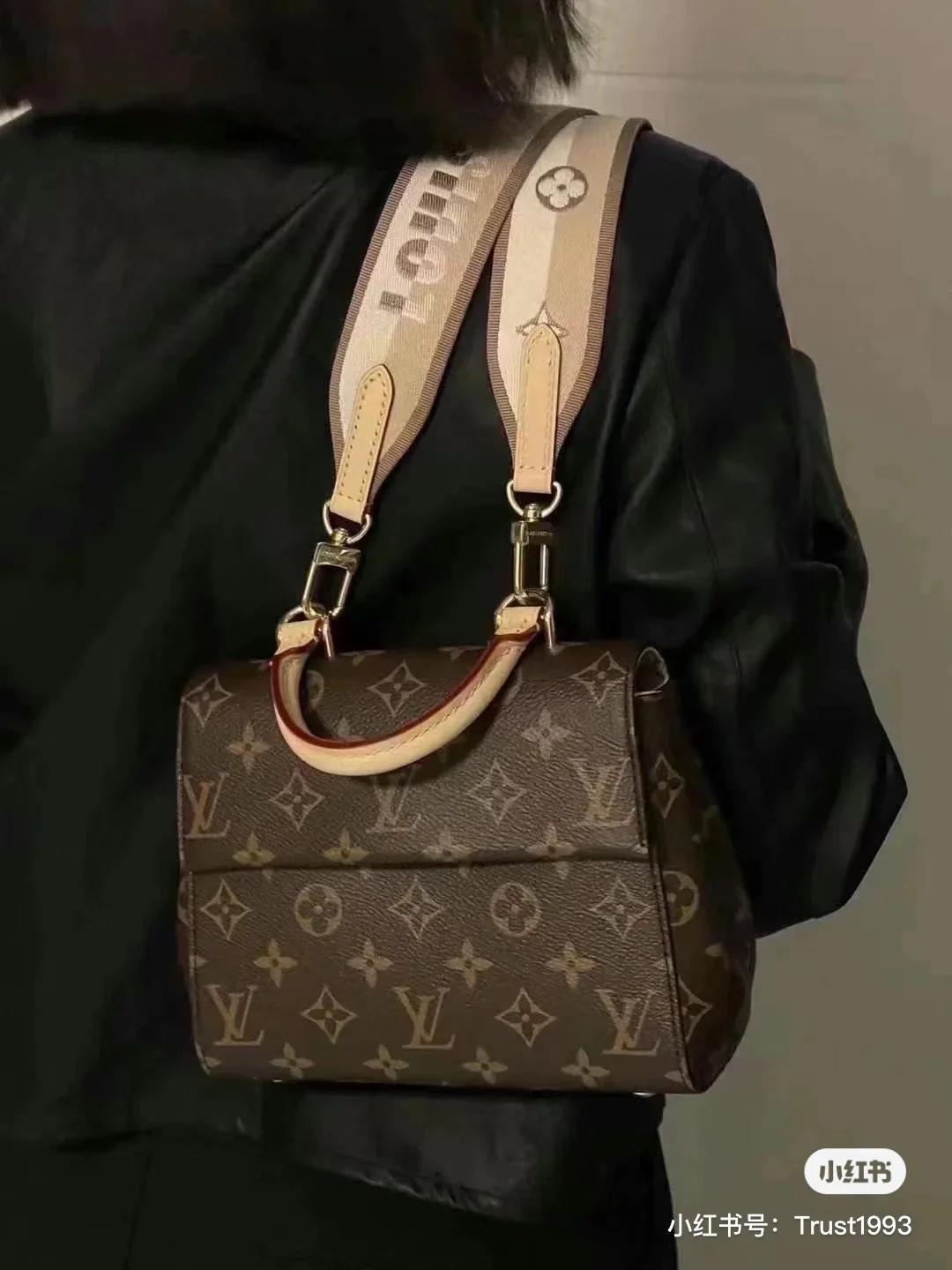 m46055-LV-cluny-Сумка через плечо