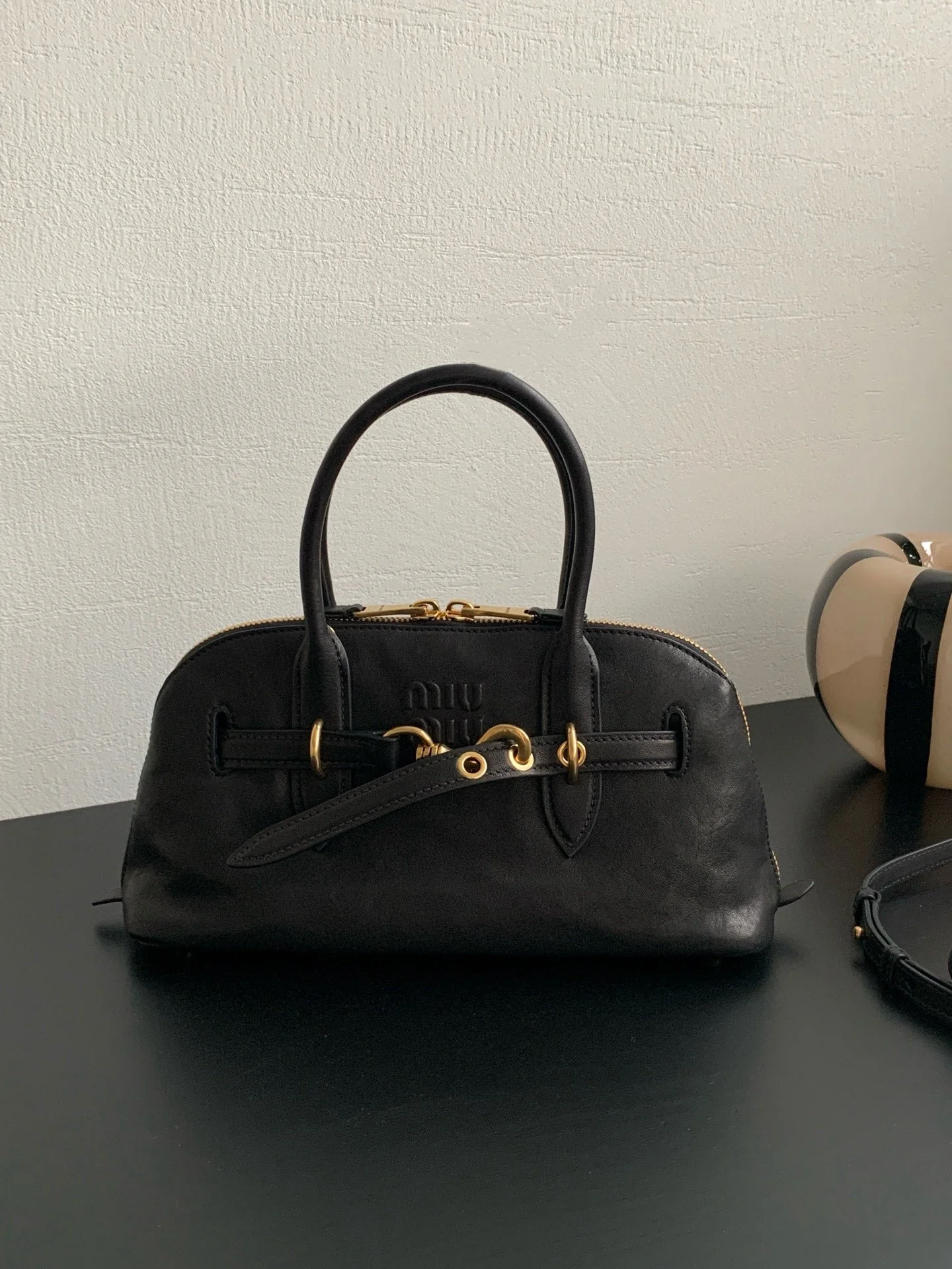 Сумка Miu Miu Aventure из кожи наппа - Черная - Средний размер