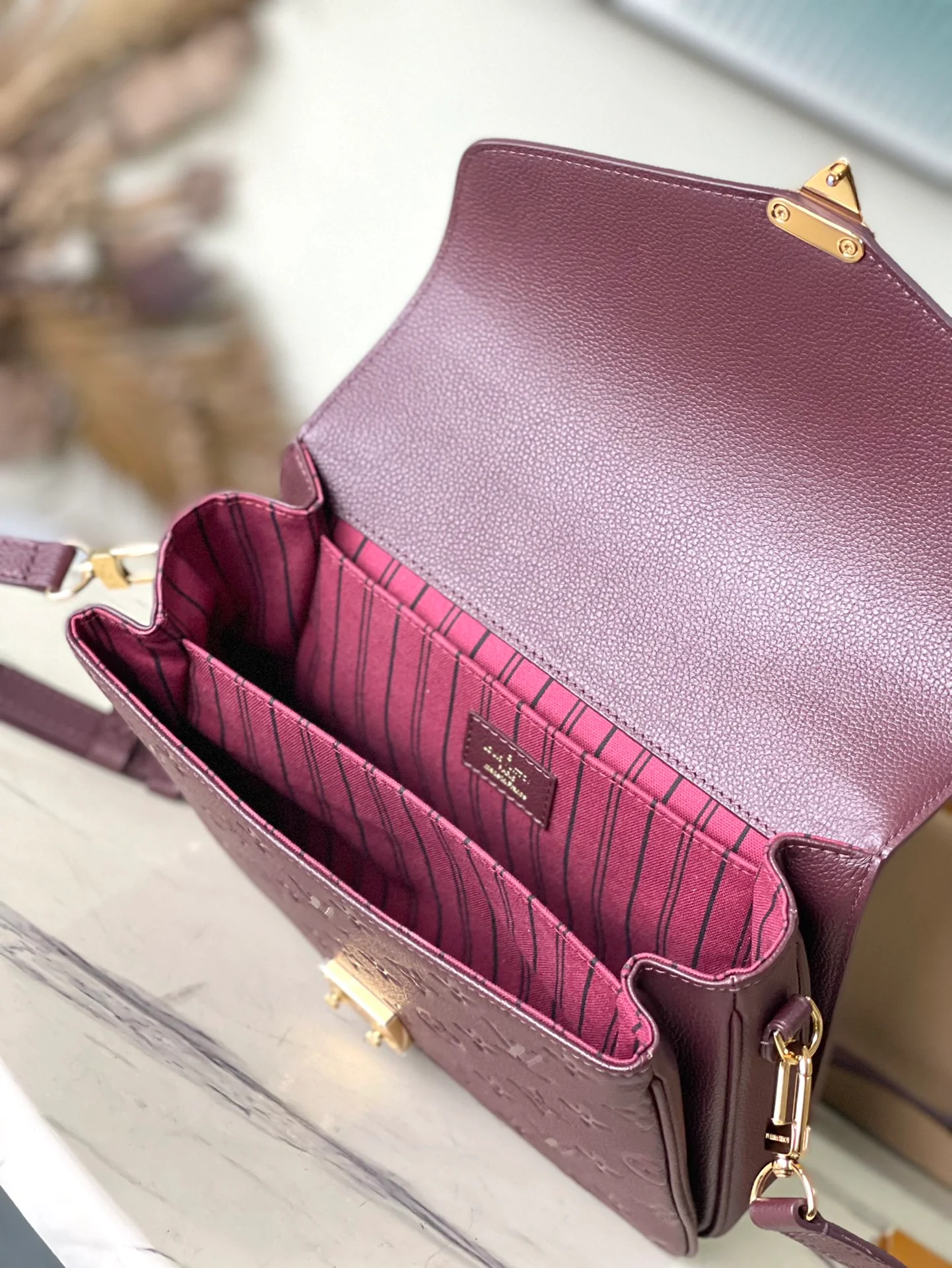 m46613-LV-Pochette-Metis-Classic с узором, кожа, винно-красный