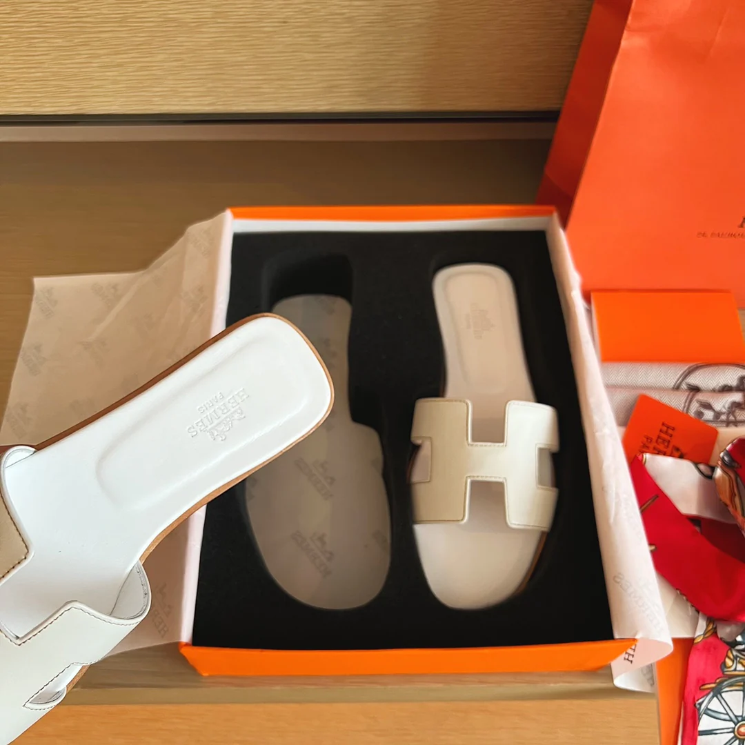 Сандалии Hermes на плоской подошве - верх из однотонной кожи - подошва, полностью закрывающая стопу - 2