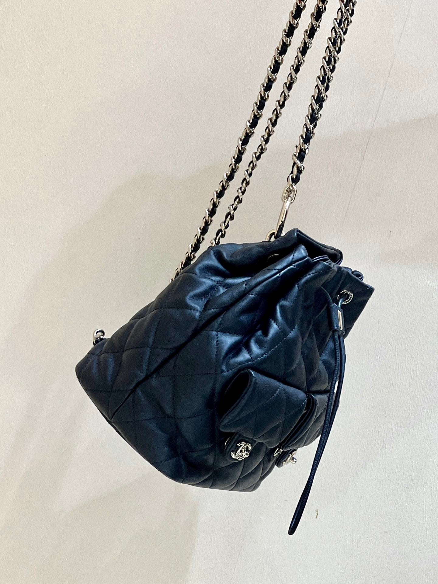 Рюкзак Chanel 23B — черный