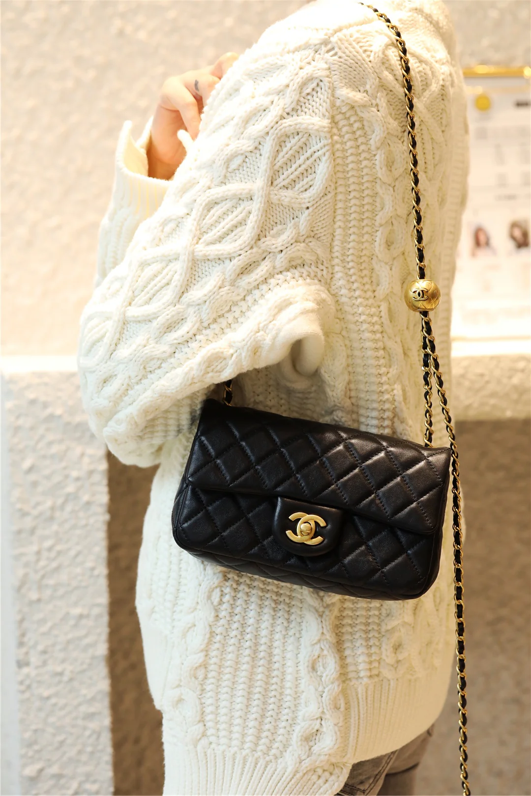 Chanel - Золотая сумка-клапан с шариком из углеродного волокна