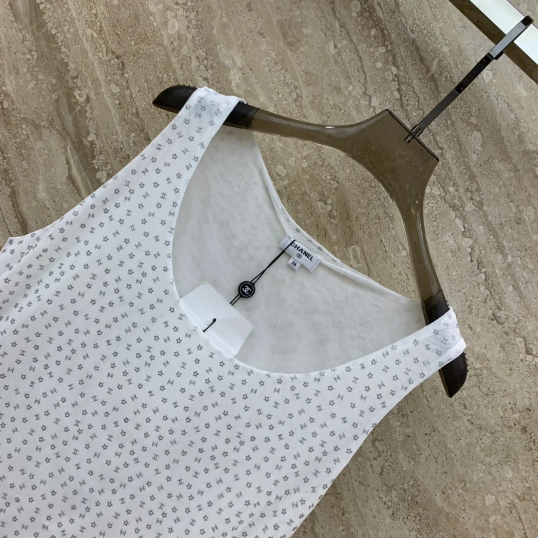 Chanel 2403 - Свободный жилет без рукавов из серебристой пряжи 