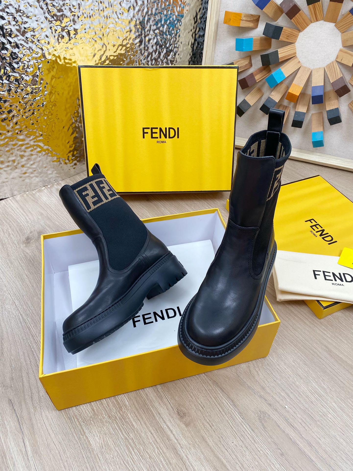Новинка осени 2023 от Fendi - Ботинки Dr. Martens средней высоты - Черные