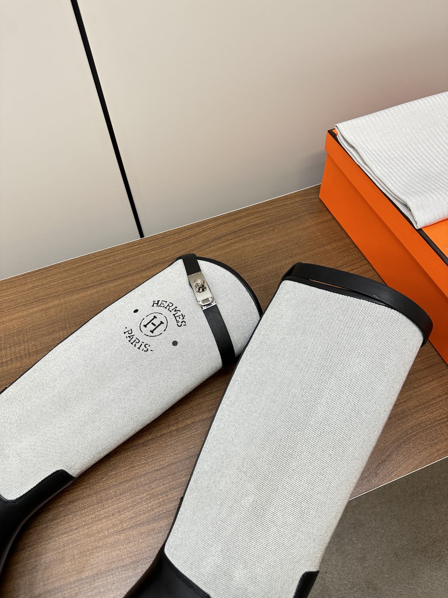 Ботинки Hermes Kelly Jumping Buckle Rider - белые