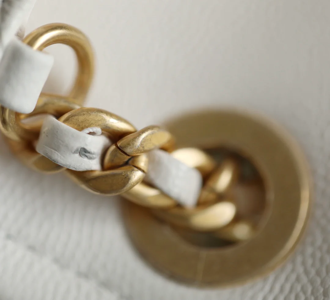 Маленькая булочка из тофу Chanel - белая